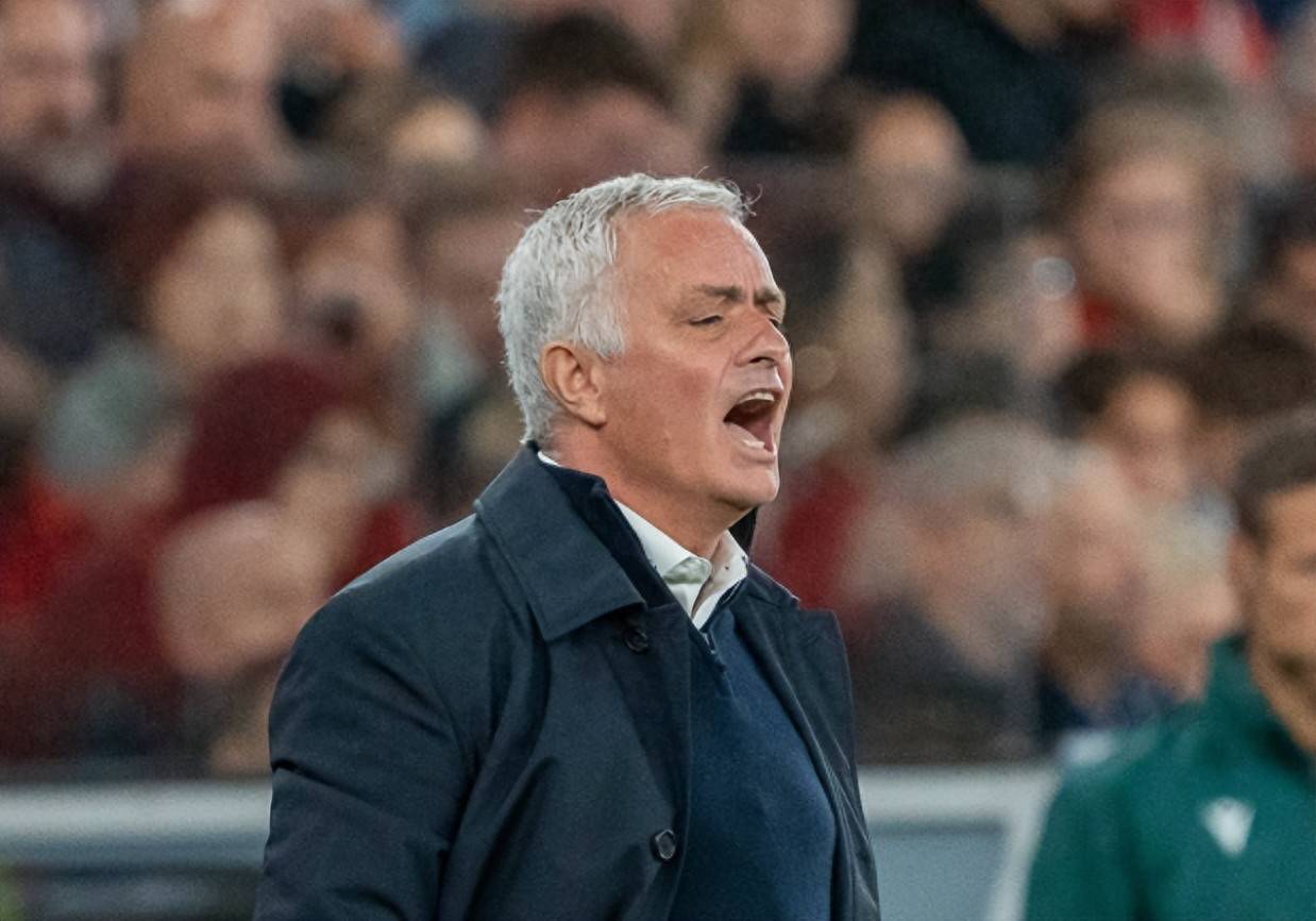 那不勒斯训练开放日，转会期主帅复盘引欢呼，葡超在即，年轻球员得到机会的简单介绍-开云精彩活动